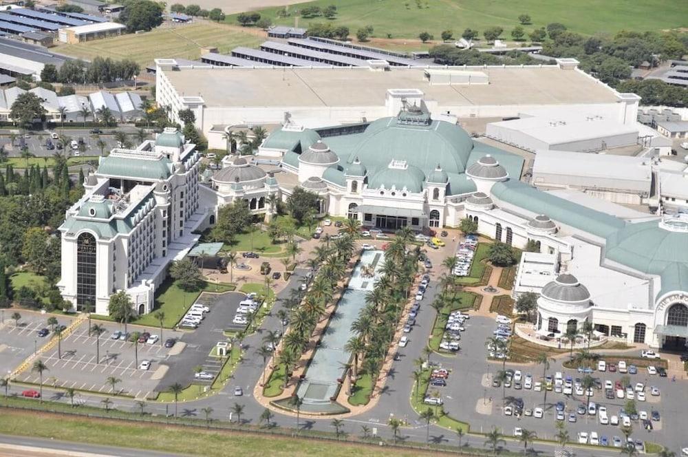 Peermont Metcourt Suites At Emperors Palace Kempton Park Dış mekan fotoğraf