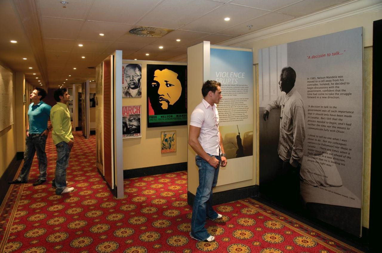 Peermont Metcourt Suites At Emperors Palace Kempton Park Dış mekan fotoğraf