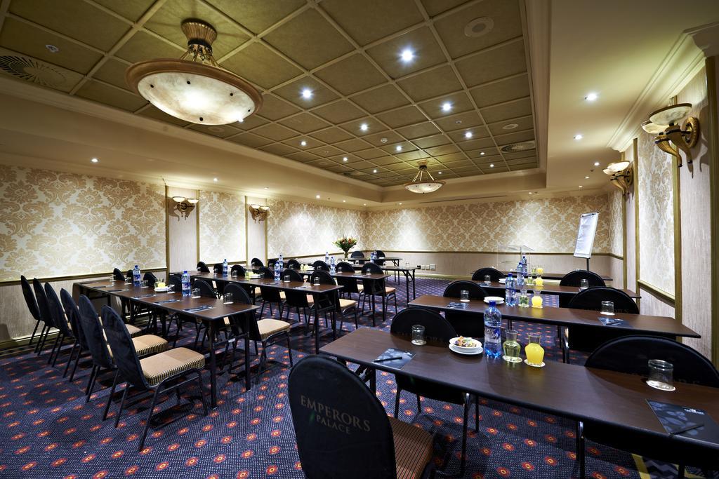 Peermont Metcourt Suites At Emperors Palace Kempton Park Dış mekan fotoğraf